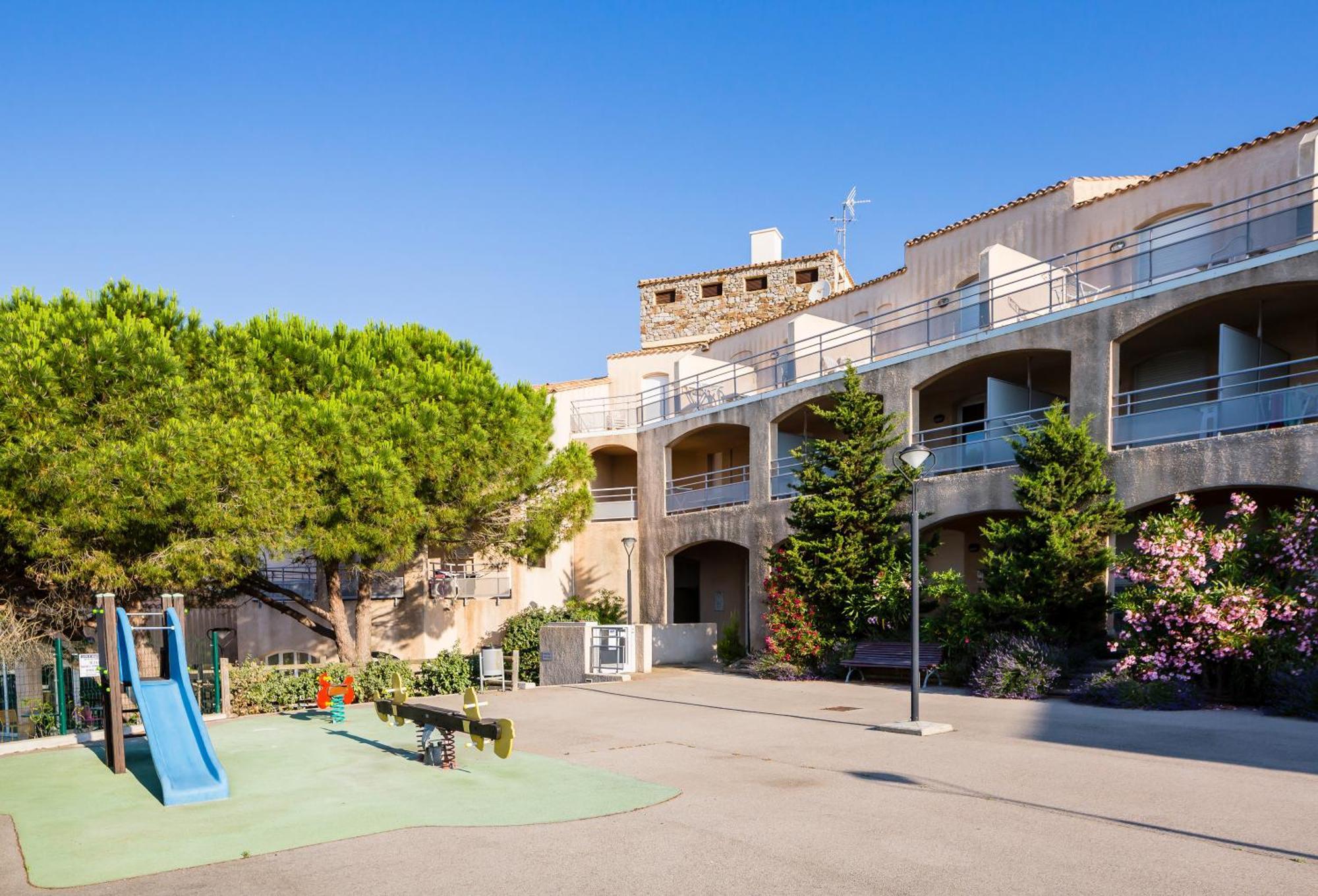 Ulvf Les Romarins Aparthotel Fleury  Exterior foto